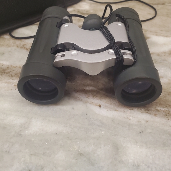 Barska  383feet/100yards  field Binoculars w/case - Picture 4 of 8